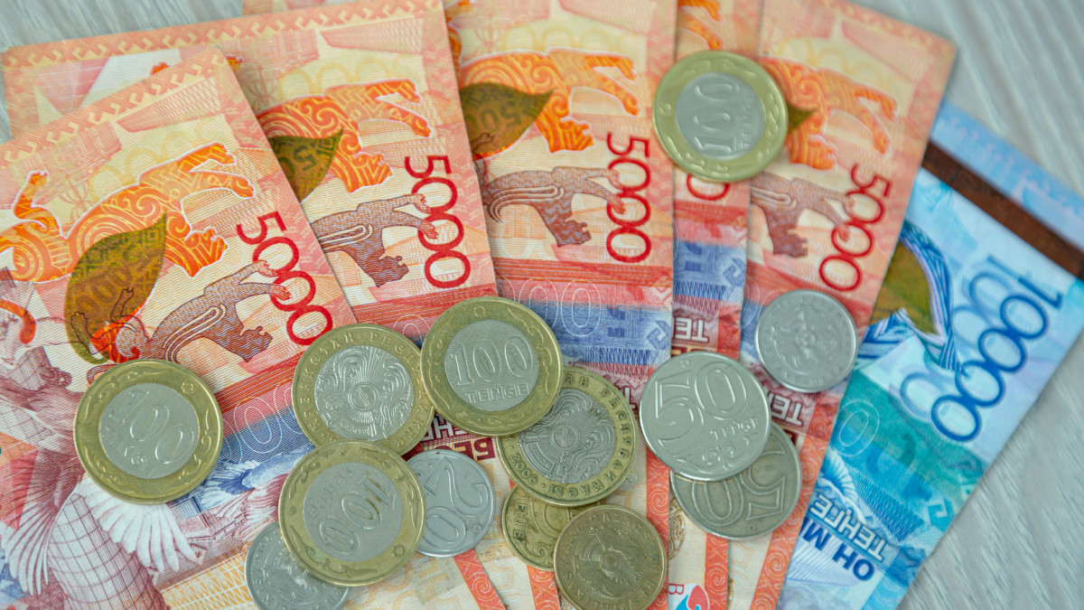 Около 182 млрд тенге выплачено казахстанцам в виде пособий и соцвыплат