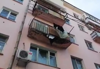 Өскеменде балкон опырылып, әйел үшінші қабаттан құлап кетті