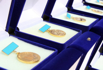 Баласына «Алтын белгі» алып беру үшін ата-аналар ештеңеден тайынбайтын болған - министр