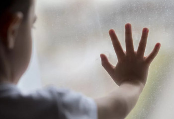 Шесть детей выпали из окон в Астане с начала года