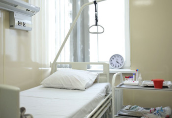 Шымкентте науқас аурухананың үшінші қабатынан секіріп кетті