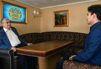 Димаш Құдайберген Президентпен бірге ұшақта түскен фотосын жариялады