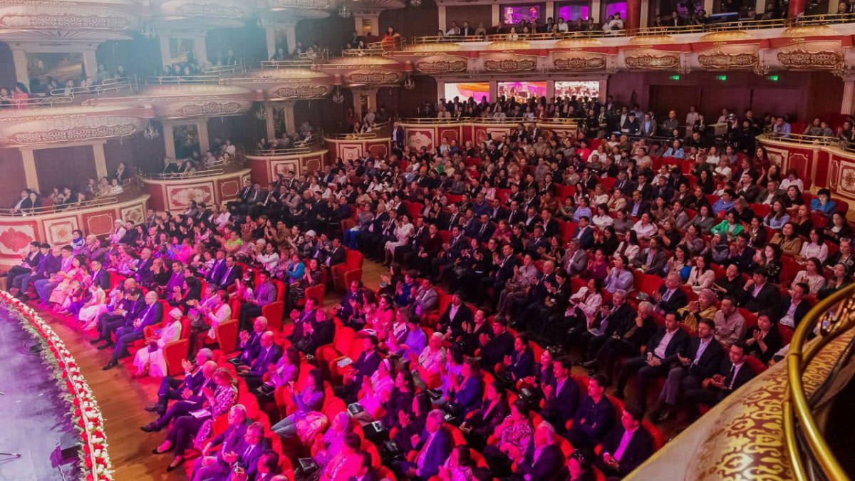  страница в Facebook Молдир Абдуалиевой 