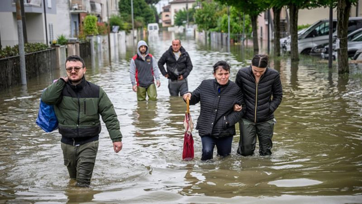 Наводнения в Италии: в регионе Эмилия-Романья погибли уже 14 человек, дожди продолжаются