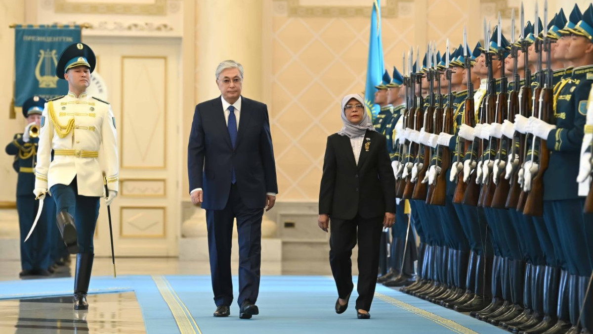 Kazakh President greets Singapore President Halimah Yacob in Akorda