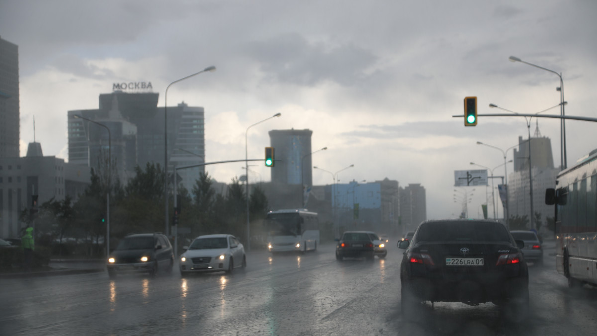 Неустойчивая погода ждет казахстанцев в ближайшие дни