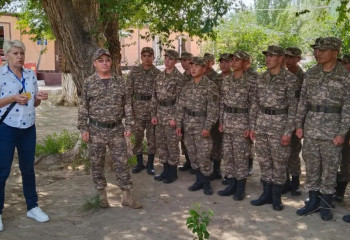 Представитель комитета солдатских матерей посетила воинскую часть в Жаркенте