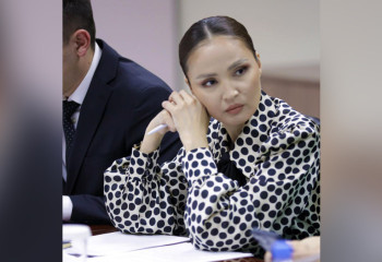 «Түр жасап алған». Жұлдыз Әбдукәрімова тағы сынға қалды