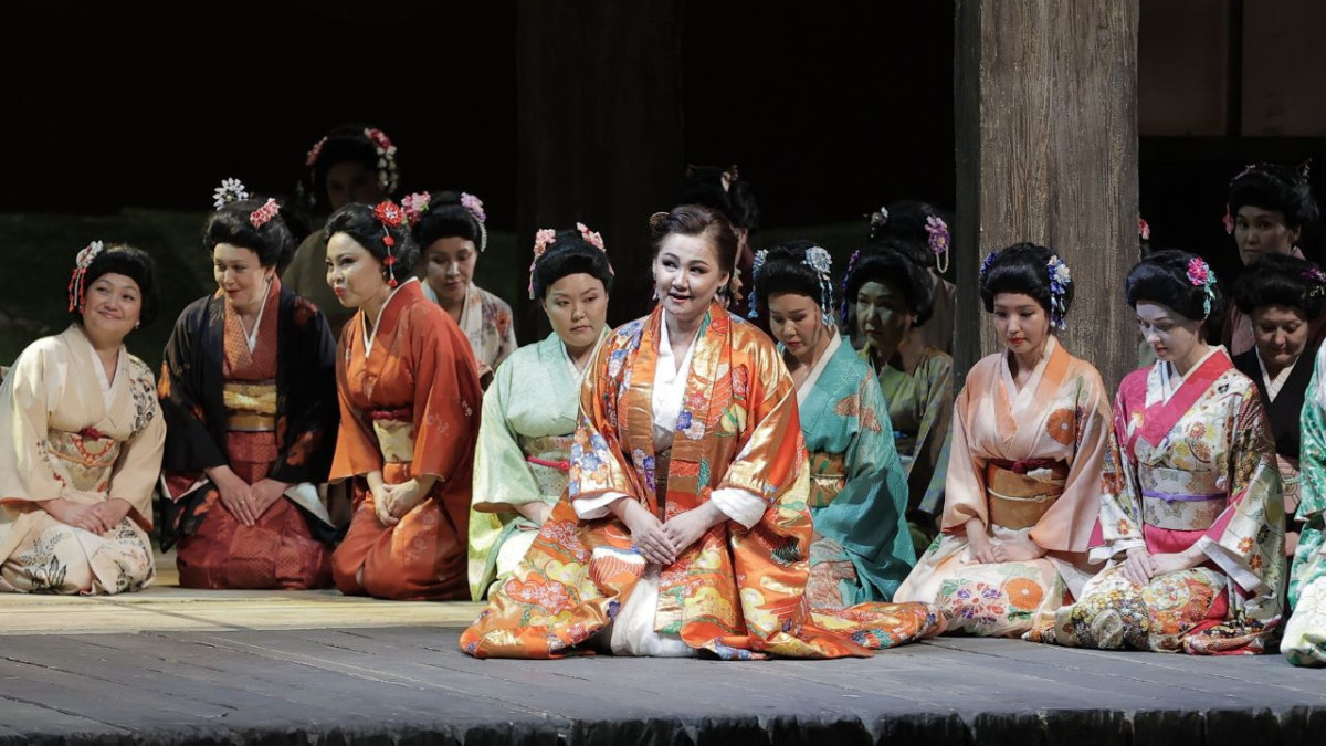 История японской любви академии Astana Opera