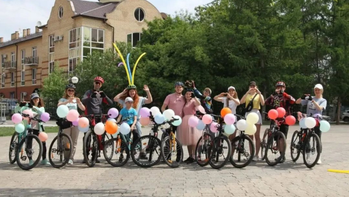 Необычная свадьба на велосипедах прошла в Петропавловске