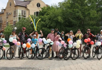 Необычная свадьба на велосипедах прошла в Петропавловске