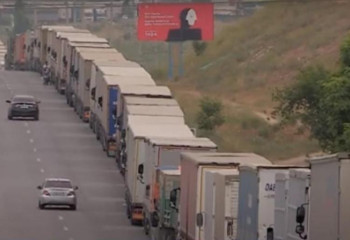 Пробка из фур образовалась на границе Казахстана и Узбекистана