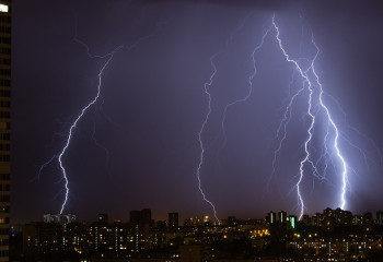 Найзағай, жаңбыр: 25 мамырда барлық өңірде жел күшейеді