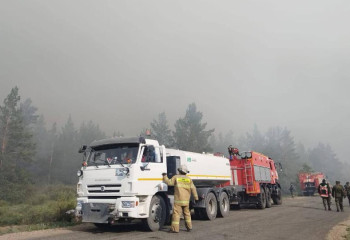 Пять вертолетов тушат лесной пожар в Абайской области