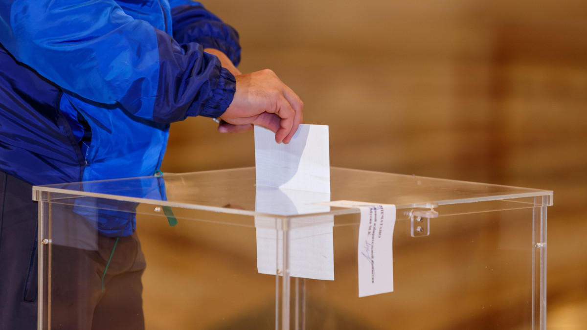 A New Political Landscape: District Elections