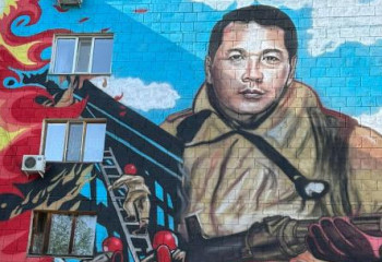 В Павлодаре открылся мурал памяти героя Мейржана Айманова