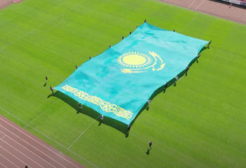 Финляндияда Қазақстанның алып туы жайылды