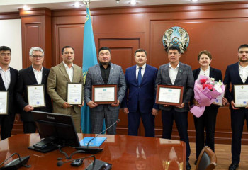 Бокстан әлем чемпиондарының бапкерлері Құрмет грамоталарымен марапатталды