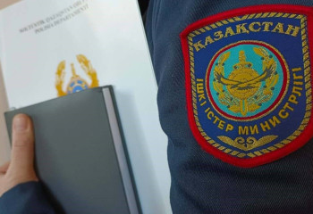 Петропавлда көлік аялдамаға соғылып, үш адам зардап шекті