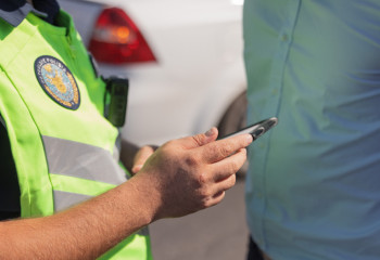 Нарушителя с 86 неоплаченными штрафами задержали в Атырау