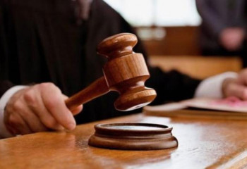 Әуежайда қол жүгімен бірге оқ алып жүрген ақтаулық азаматқа айыппұл салынды