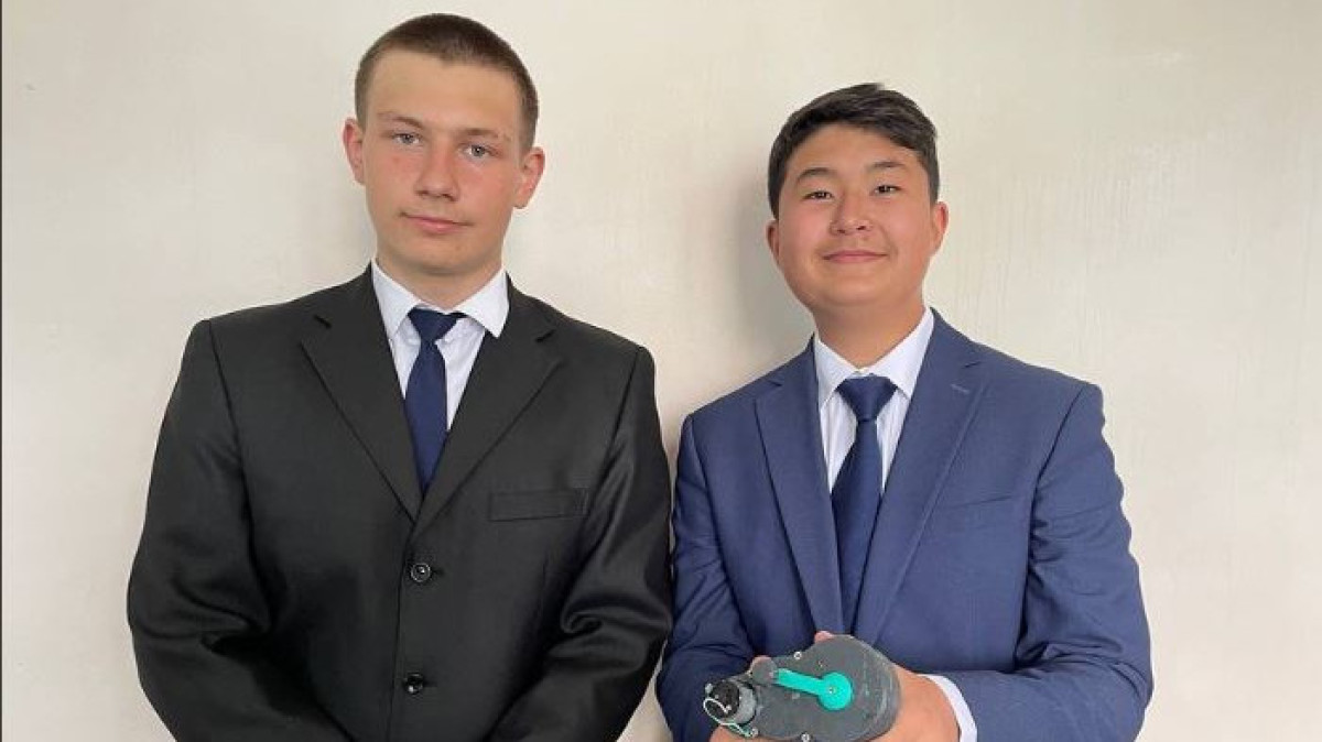 Устройство для зарядки телефона без электричества изобрели школьники из Акмолинской области