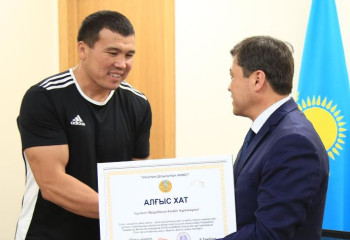 Установил новый рекорд по поднятию барана житель Туркестанской области