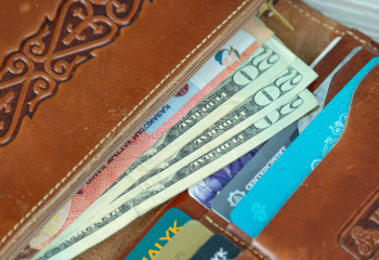 Қор нарығында доллар бағамы төмендеді