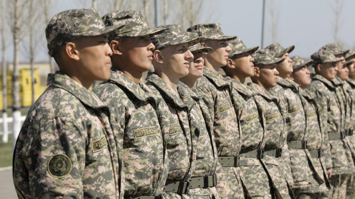 Банки «замораживают» кредиты солдатам-срочникам на время службы в армии