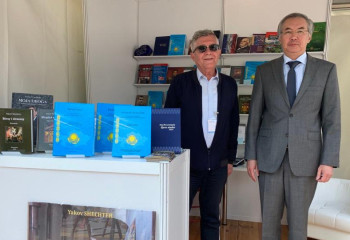 На книжной ярмарке в Варшаве были представлены книги о Казахстане