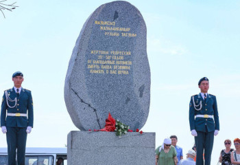 В Актобе на месте захоронения приговоренных к расстрелу почтили память жертв репрессий