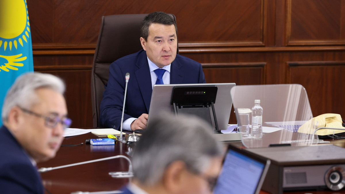 Kazakh PM demands elimination of all detected violations at Altyn Orda market
