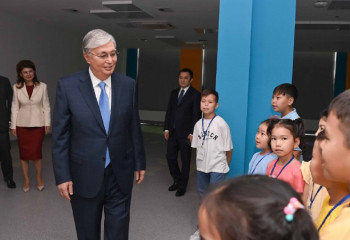 Тоқаев Оқушылардың инновациялық шығармашылық орталығына барды
