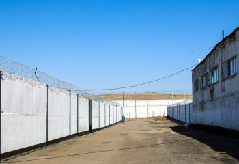 В колонии ВКО заключенных пытали и записывали процесс на видео