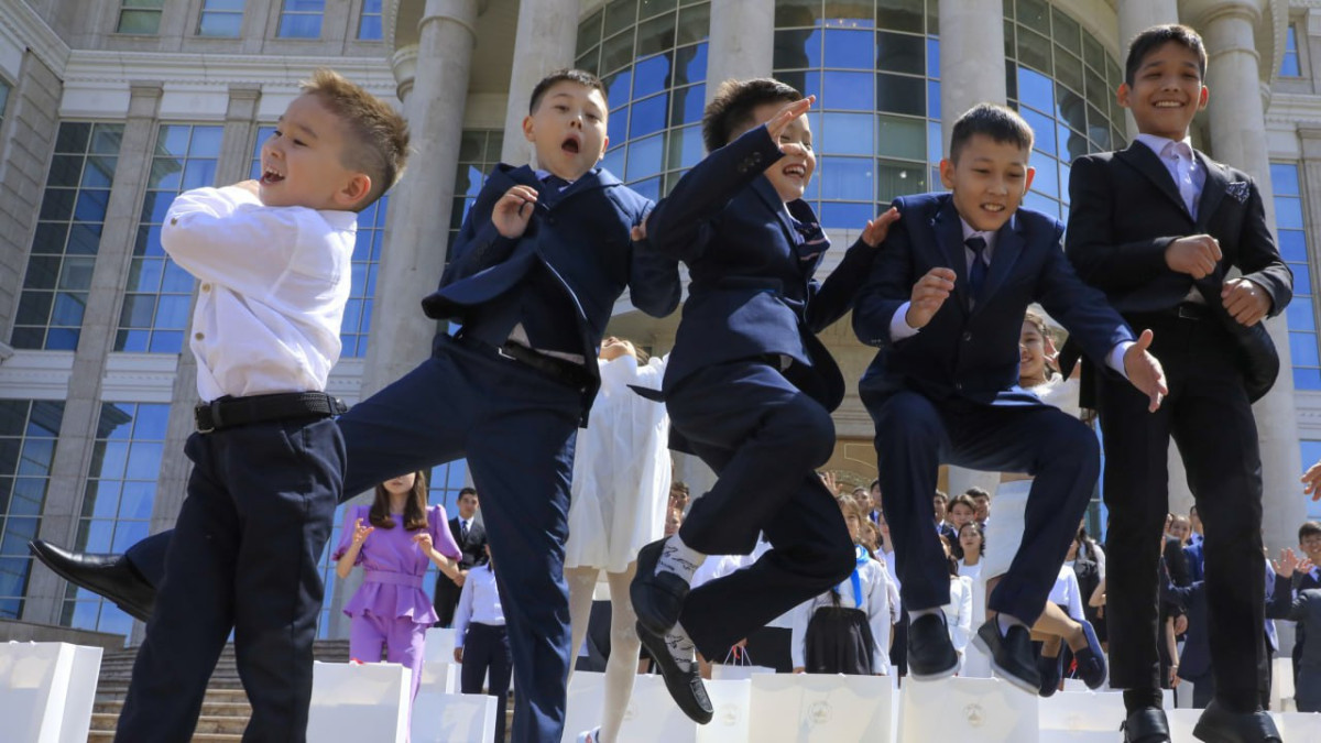 Экскурсию по Акорде организовали для 70 школьников со всего Казахстана