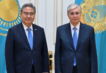 Tokayev holds talks with South Korean FM