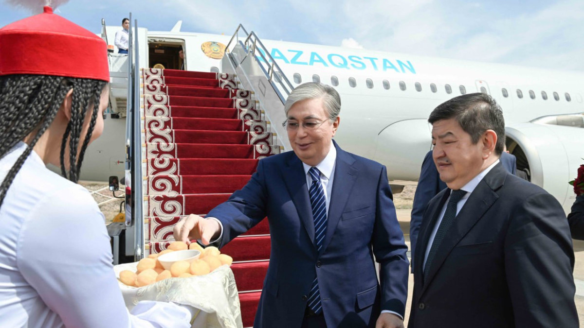 Касым-Жомарт Токаев прибыл в Кыргызстан