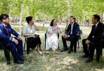 В Казахстане ведется работа по введению института приемных профессиональных семей