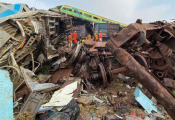 Үндістанда теміржол апатынан үш жүзге жуық адам қайтыс болды