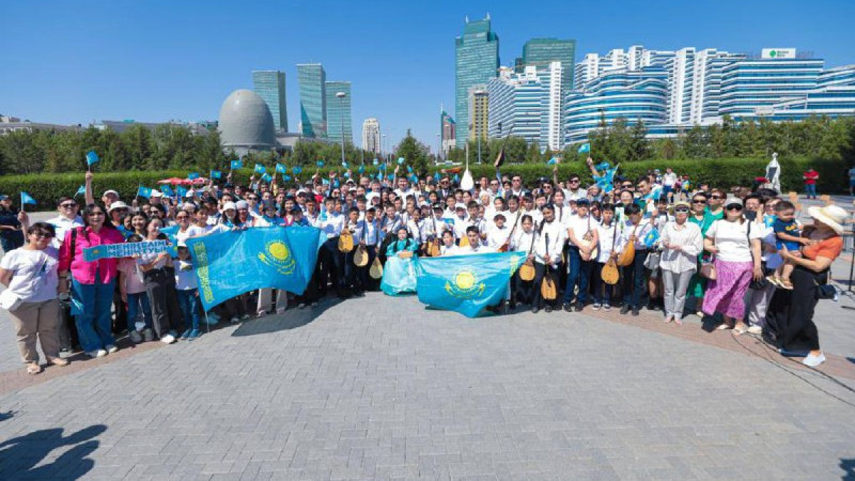 50 тысяч человек по всему Казахстану приняли участие в акции ко дню госсимволов – Жастар Рухы