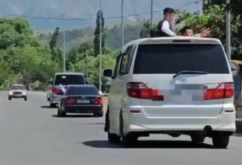 Түркістан облысында жол ережесін бұзған түлектер кортежі ұсталды