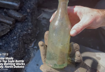 Тысячу туалетов исследовал археолог в поисках сокровища