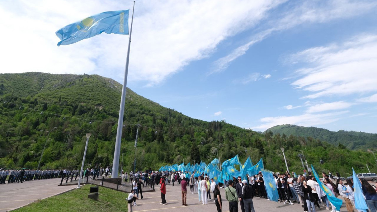 Церемония поднятия государственного флага прошла в Алматы