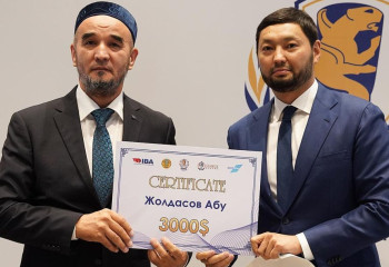 Кеңес Рақышев  бокстың ерекше жанкүйеріне қомақты қаржы сыйлады