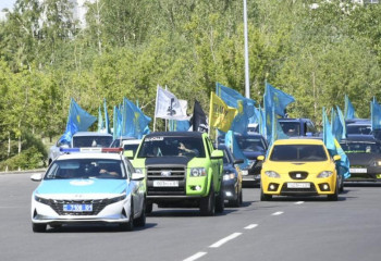 В Астане в честь Дня Государственных символов РК состоялся автопробег