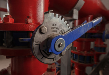 Казахстан добровольно продлит сокращение добычи нефти