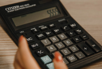 Атырауда қайтыс болған 30 адамның атына бюджет қаржысы заңсыз аударылған