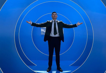 20 жыл бұрын хит әндерімен танымал болған Рахат Тұрлыханов қайтадан жарқ ете қалды