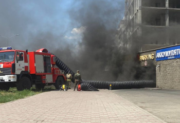 Елордадағы өрт: 6 жеңіл көлік пен 3 қойма жанып кетті