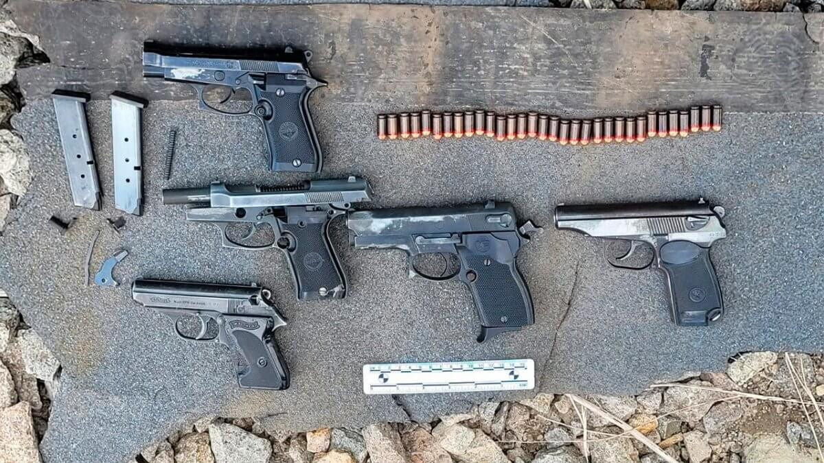 Снайперская винтовка, снаряды от РПГ и гранаты: В КНБ рассказали об изъятом за месяц оружии
